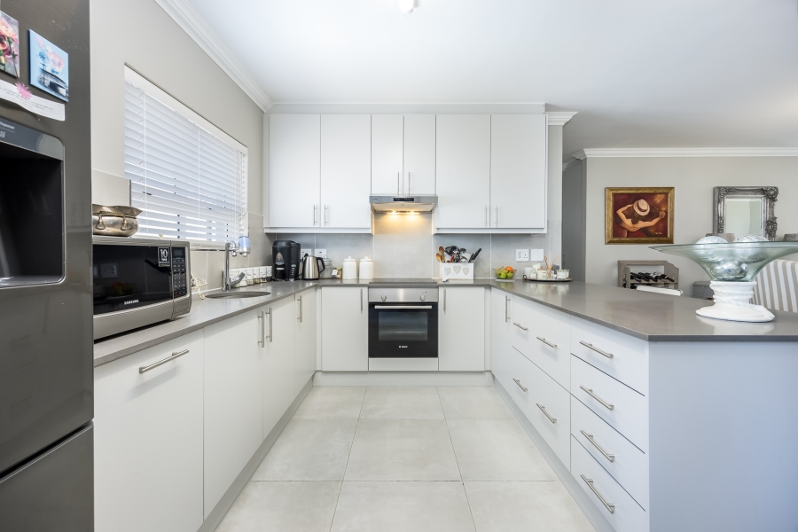 To Let 3 Bedroom Property for Rent in Pinehurst Western Cape